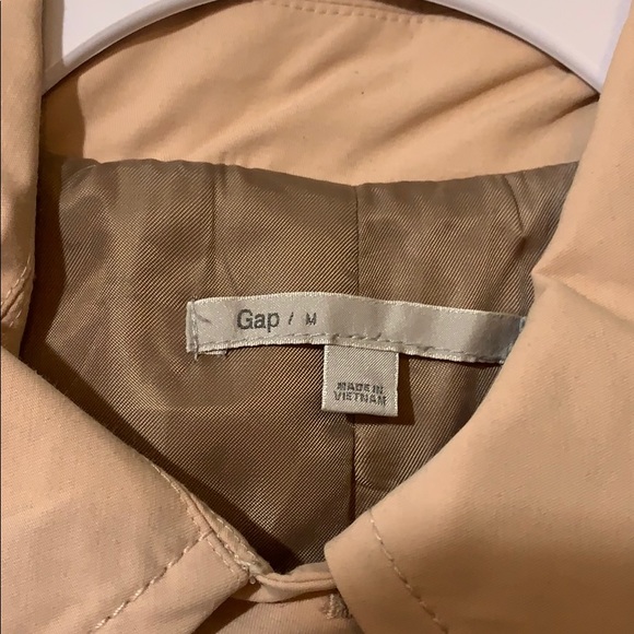 Gap trench coat 🧥 - Picture 2 of 4